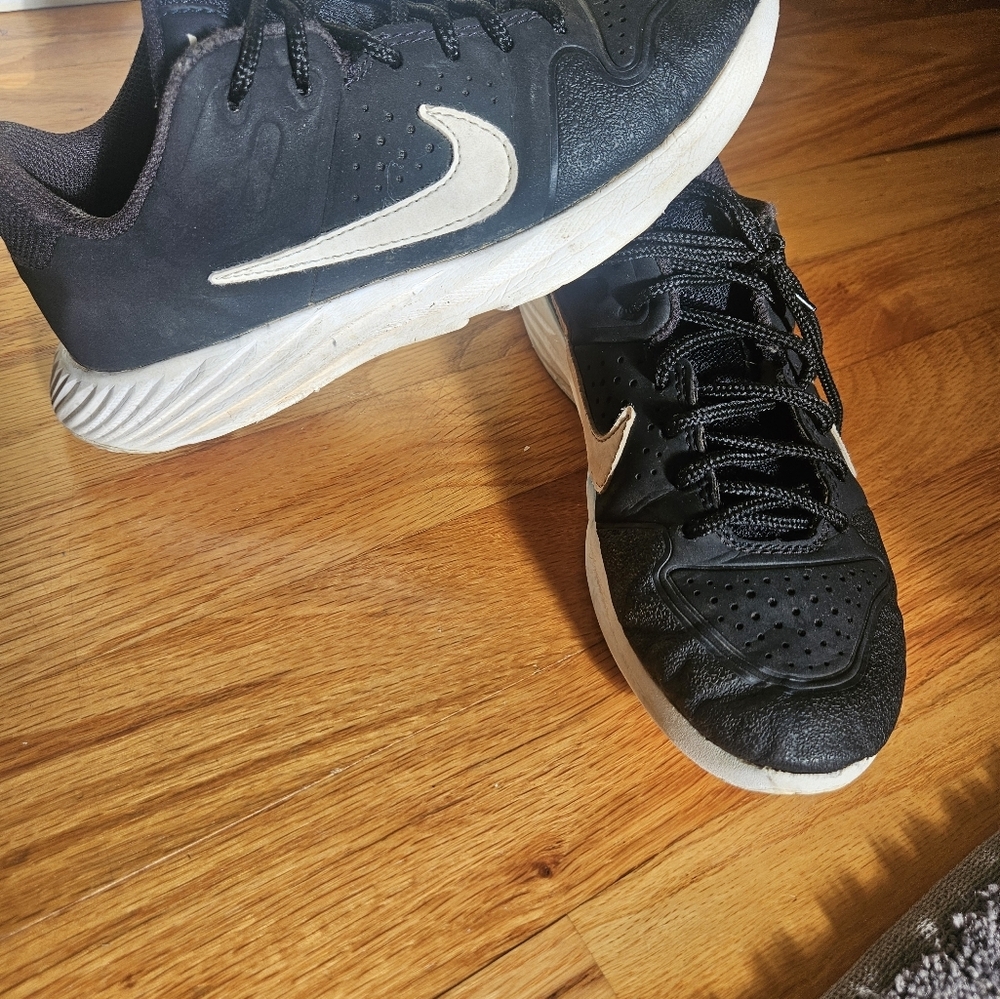 Nike indoor turf sneakers, Kids 2Y - Picture 2 of 14